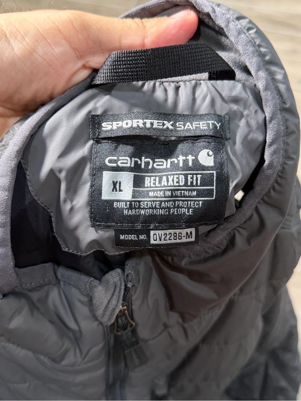 CARHARTT 102286 001 - Men's XL Black Rain Defender Insulated Nylon Vest - Picture 3 of 5